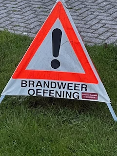 Brandweer oefening bij de loods